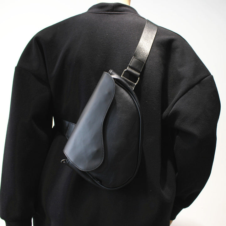 Elegant shoulder bag with innovative closure Kalsten