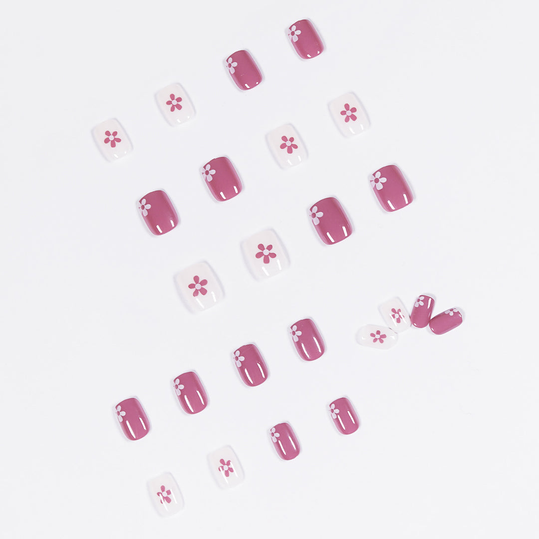 Artful Nail Art with Floral Elements Kalsten