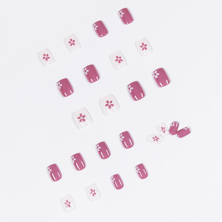 Artful Nail Art with Floral Elements Kalsten