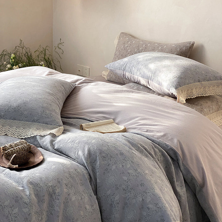 Reversible cotton satin bedding set with fine jacquard structure and lace trim