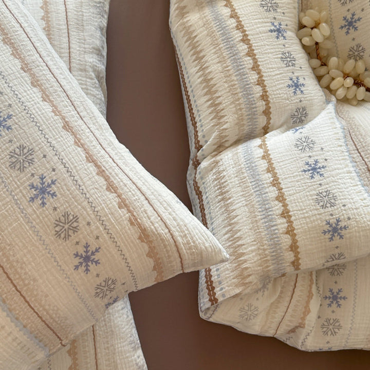 Premium bedding set in nordic-inspired striped pattern made of cotton percale