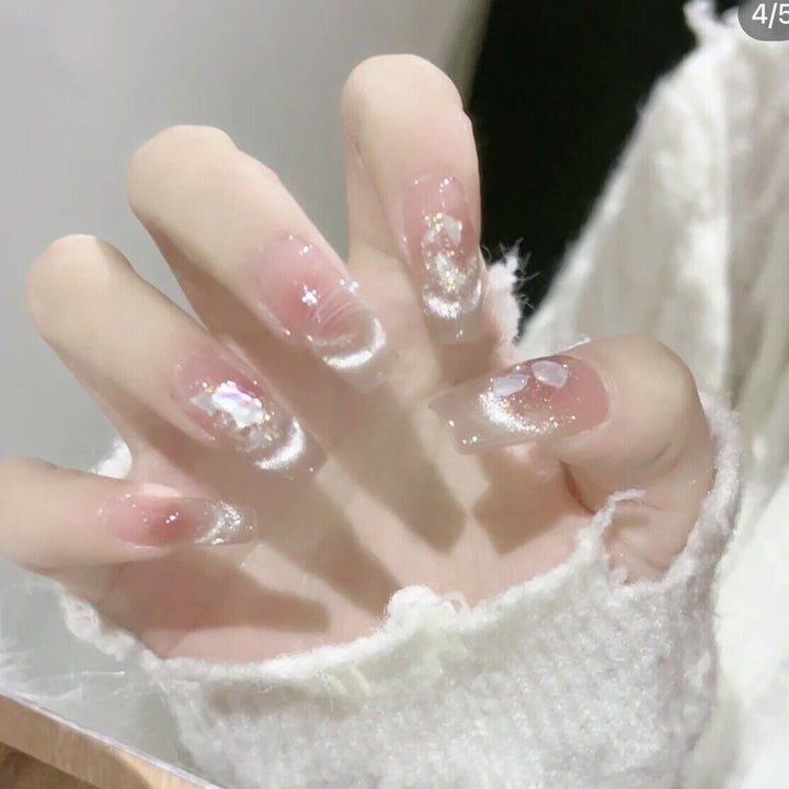 Elegant Press-On Nail Art Set with Glittering Tips Kalsten