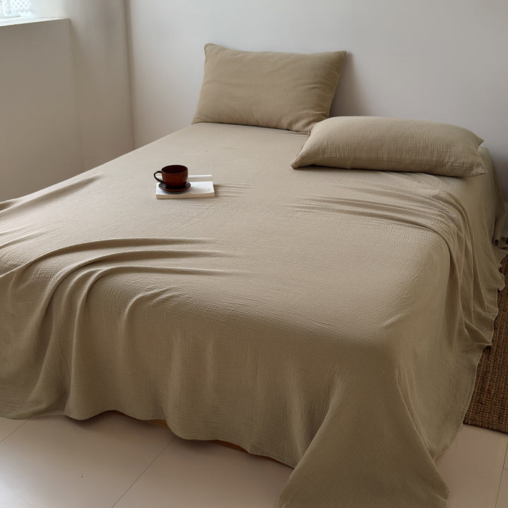 Bedding set made of cotton gauze with throw and pillow covers