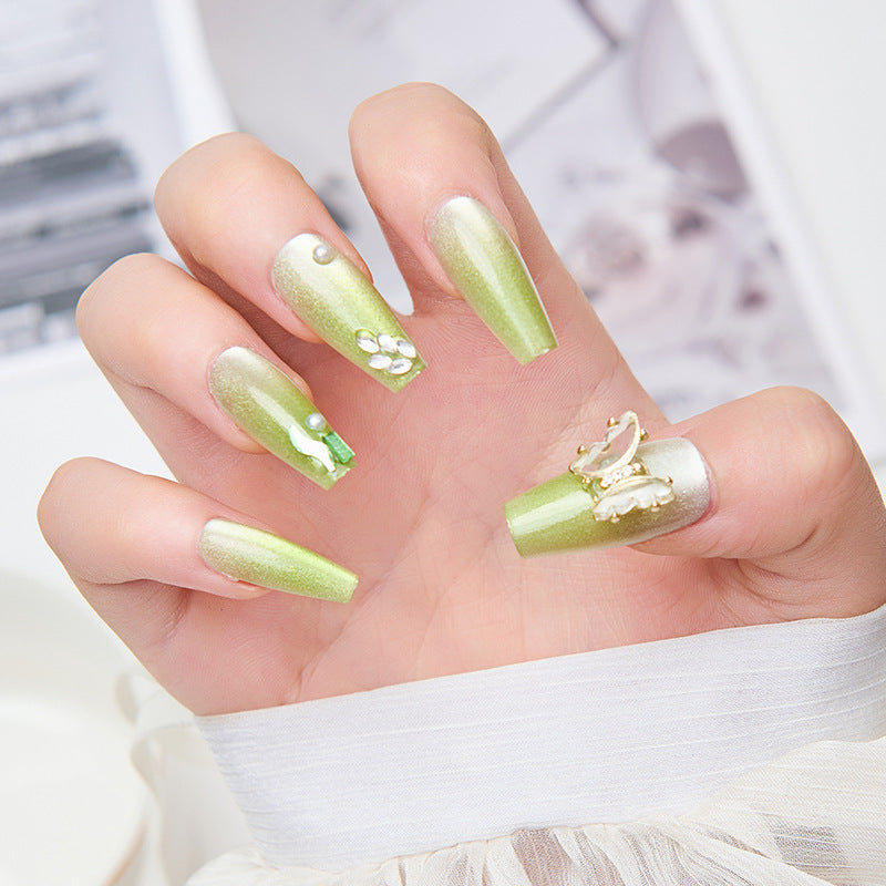 Artificial nails with butterfly accents and glitter details Kalsten