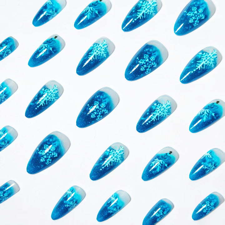 Clear nail design with glitter and snowflake motif Kalsten