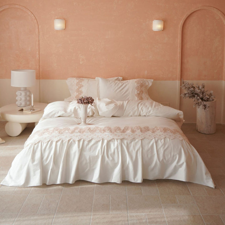 Bedding set made of cotton satin with lace trim and ruffle