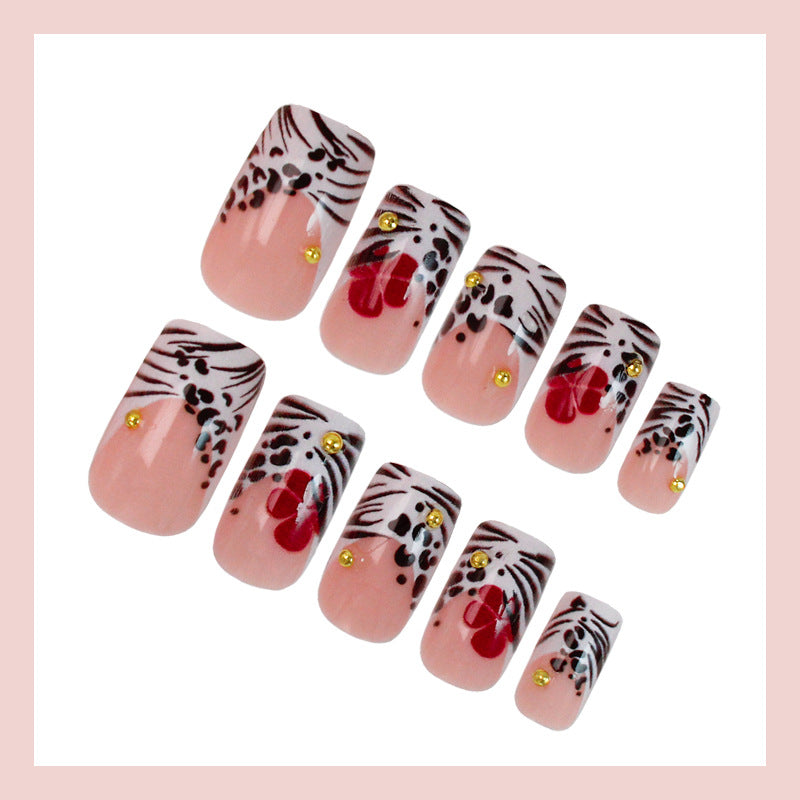 Nail art set with elegant floral accents Kalsten
