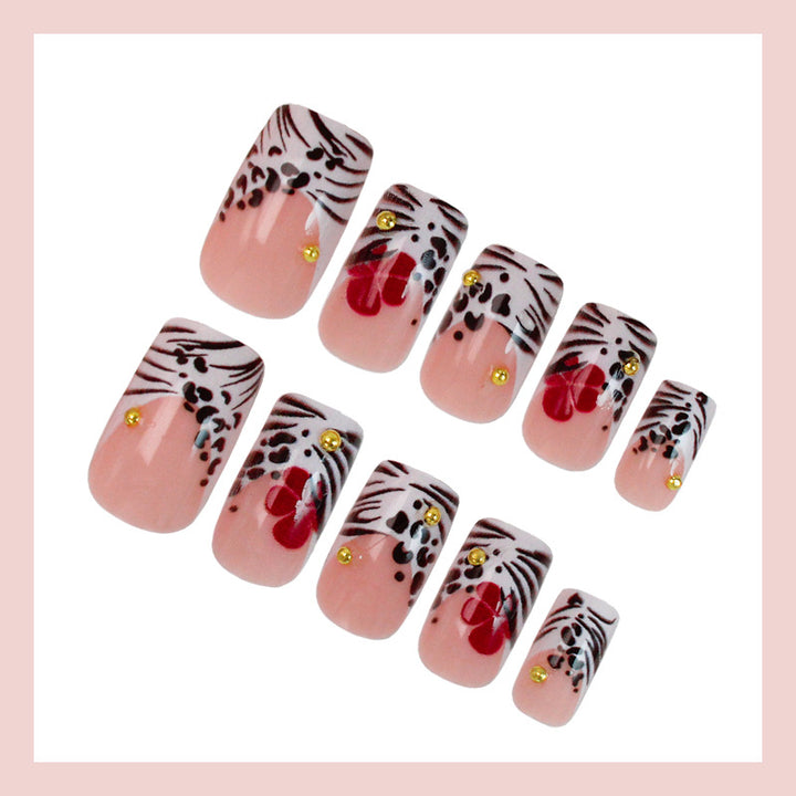 Nail art set with elegant floral accents Kalsten