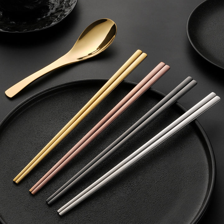 Elegant spoon with ergonomic design and polished surface Kalsten