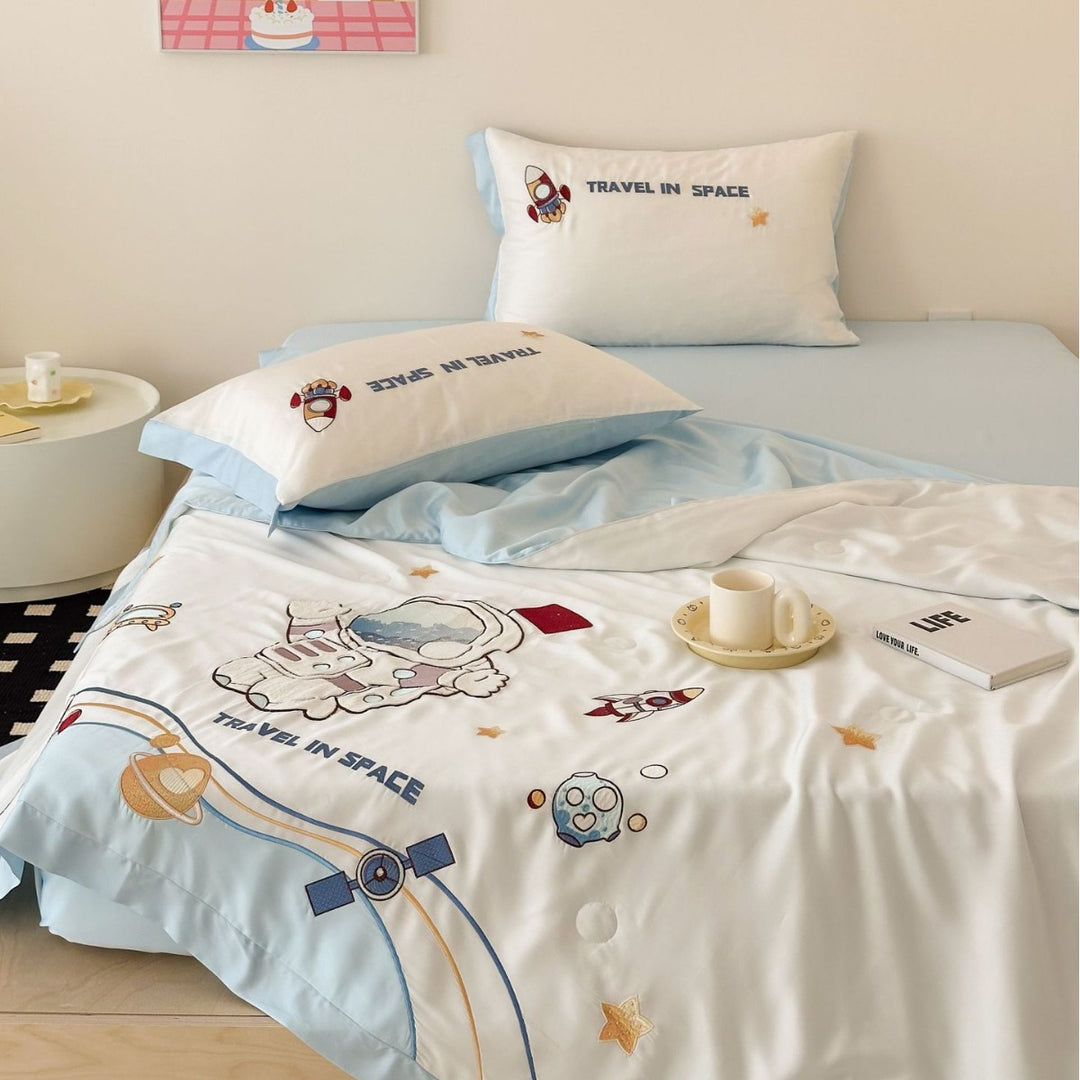 Children's bedding set with embroidered astronaut and space motif made of cotton satin Kalsten