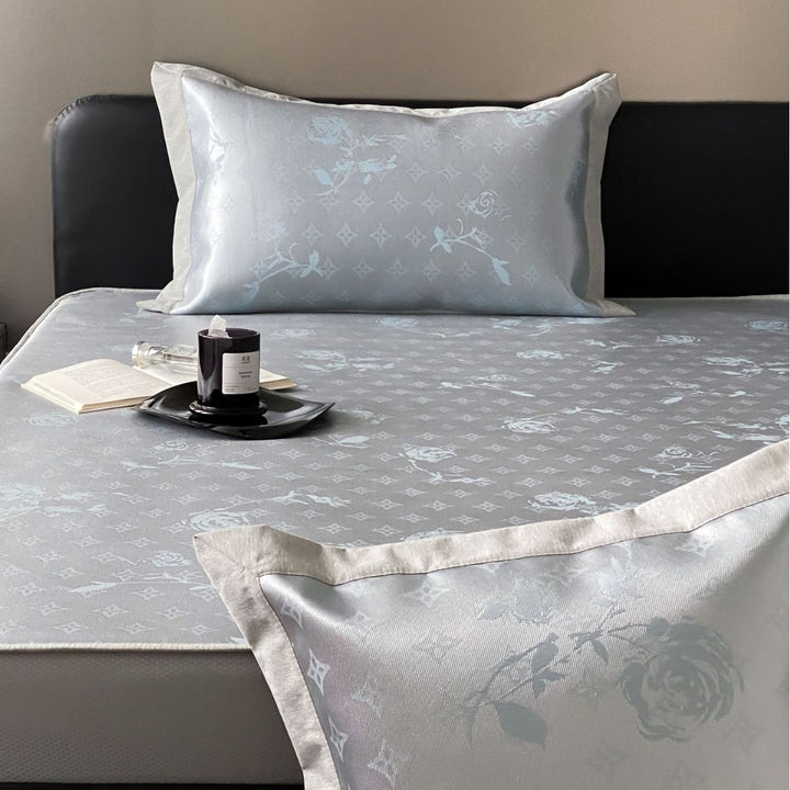Quilted mattress topper with jacquard pattern and non-slip base