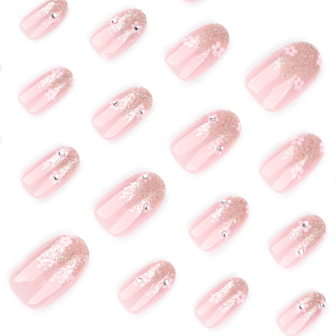 Artful gel nails with sparkling accents Kalsten