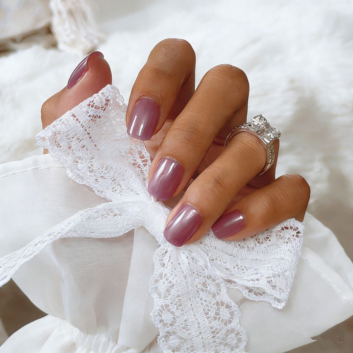 Glossy Press-On Nail Tips with Elegant Finish