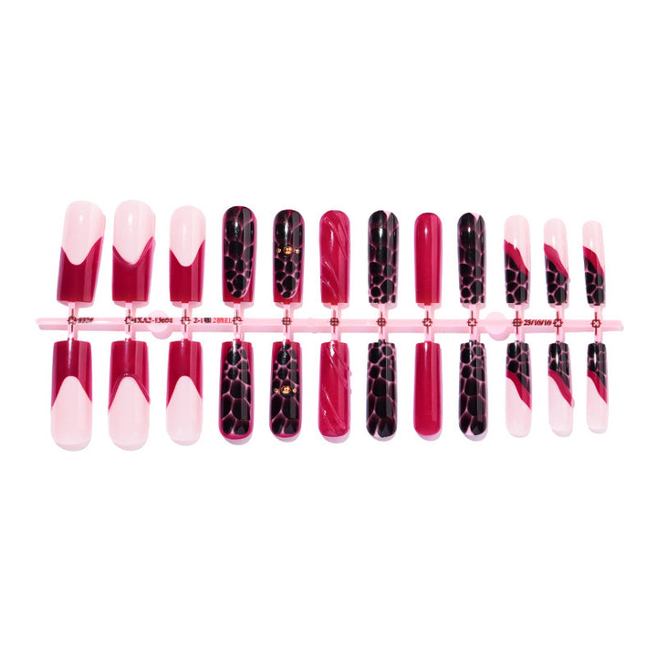 Nail set with stylish marbled designs and delicate accents Kalsten