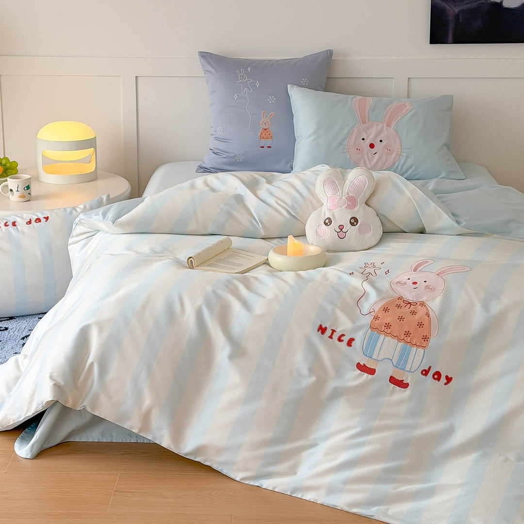 Children's bedding set with striped cotton satin and cute bunny appliqués