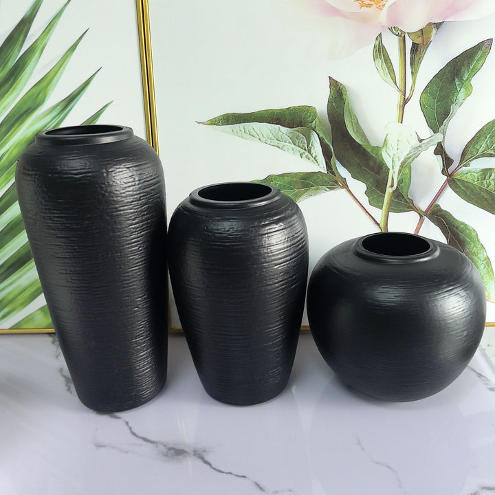 Elegant Textured Ceramic Vase Kalsten