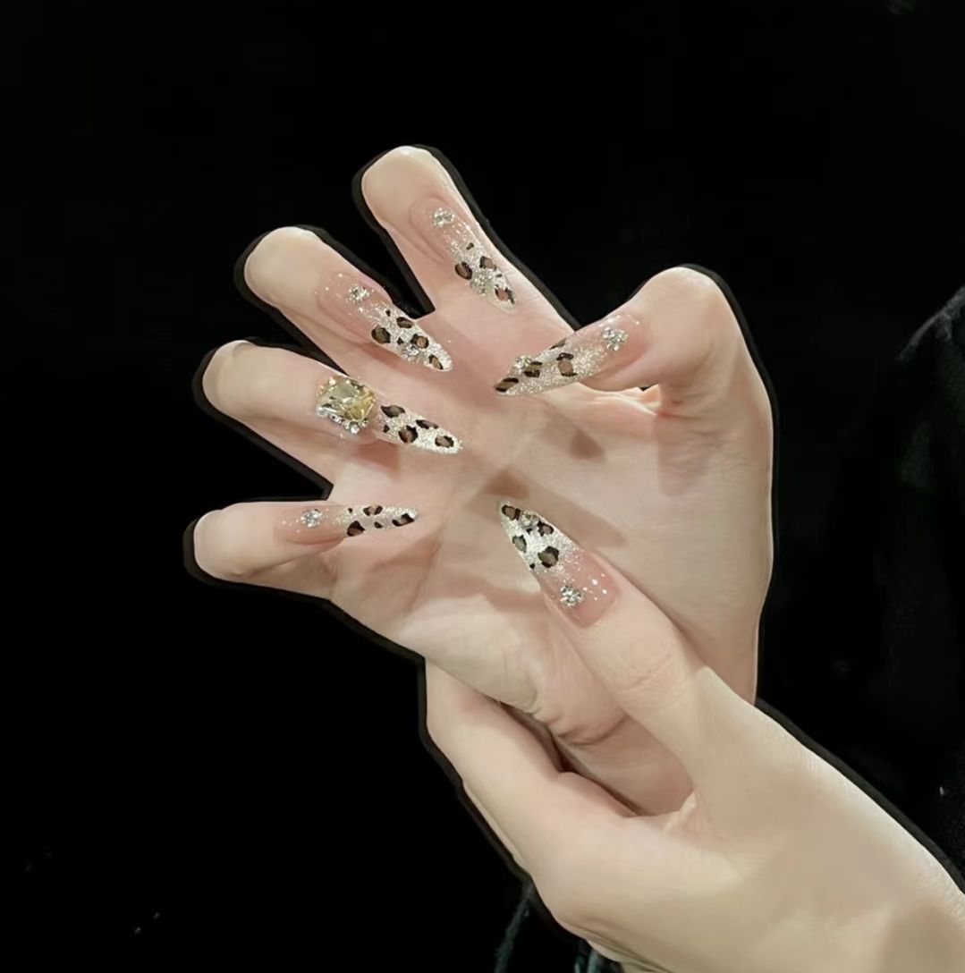 Elaborate Artistic Press-On Nail Set Kalsten