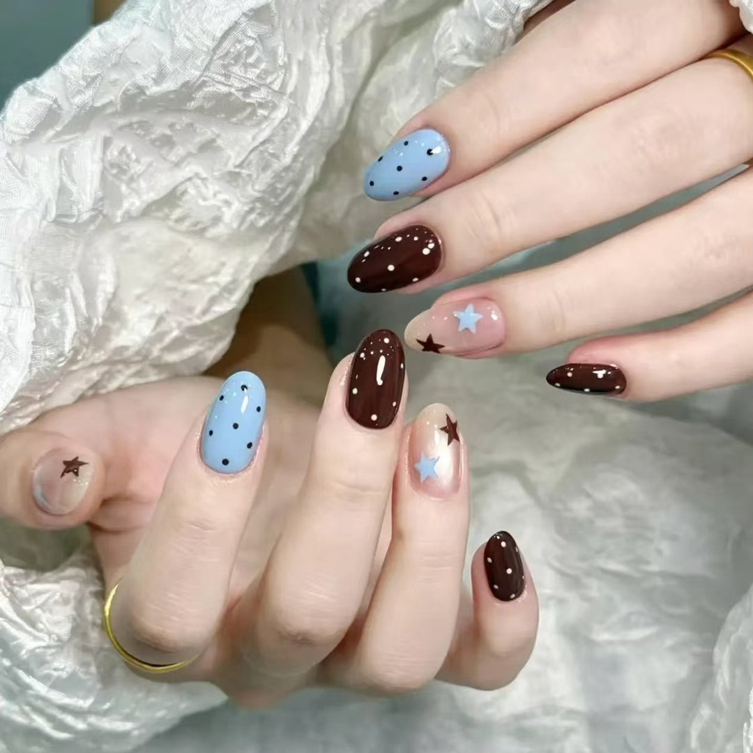 Artistic Star-Themed Nail Art Extensions
