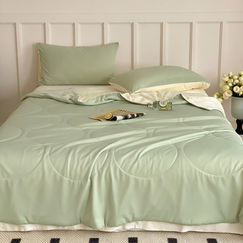 Light quilted blanket made of microfiber satin, breathable and hypoallergenic