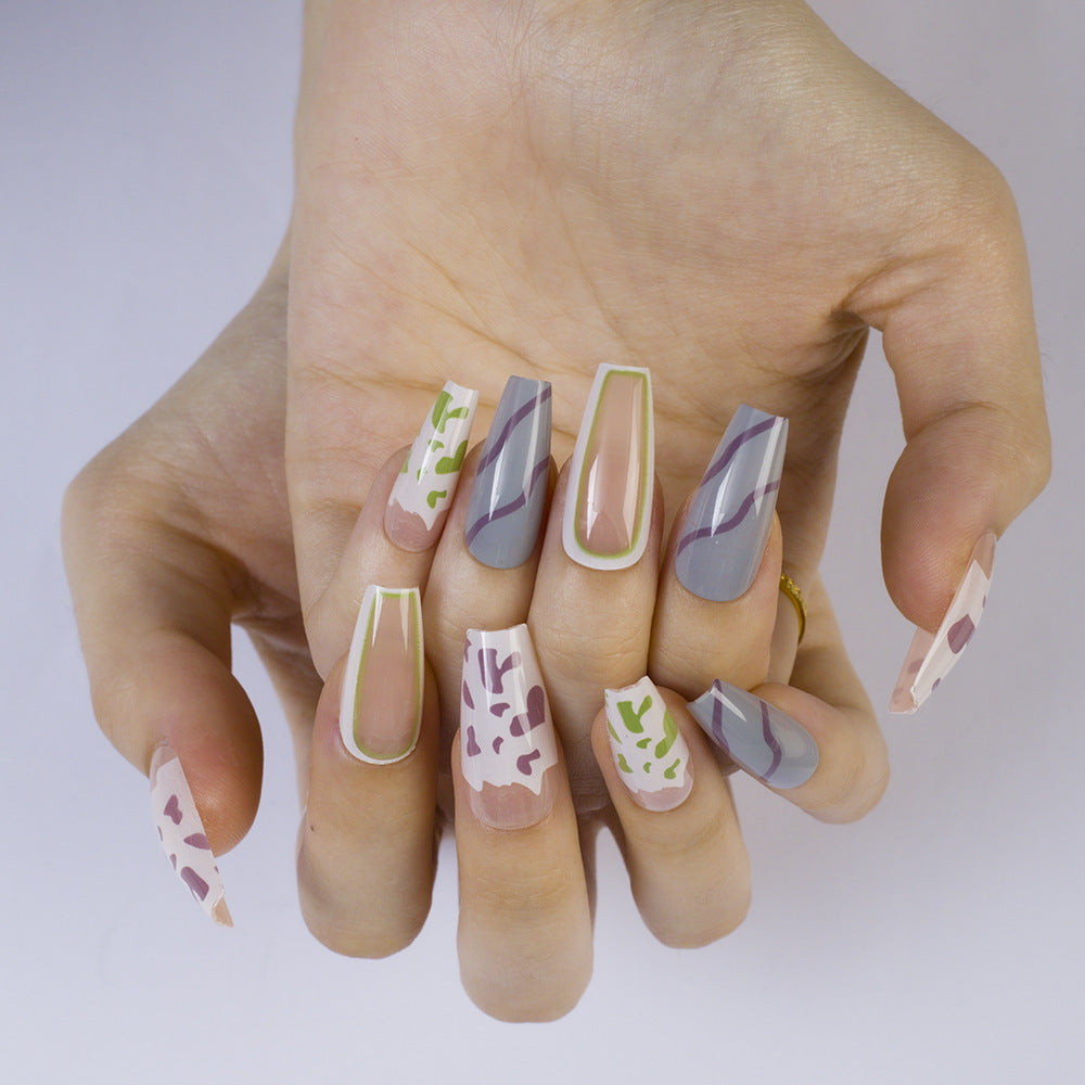 Artificial nails in modern design with geometric patterns Kalsten