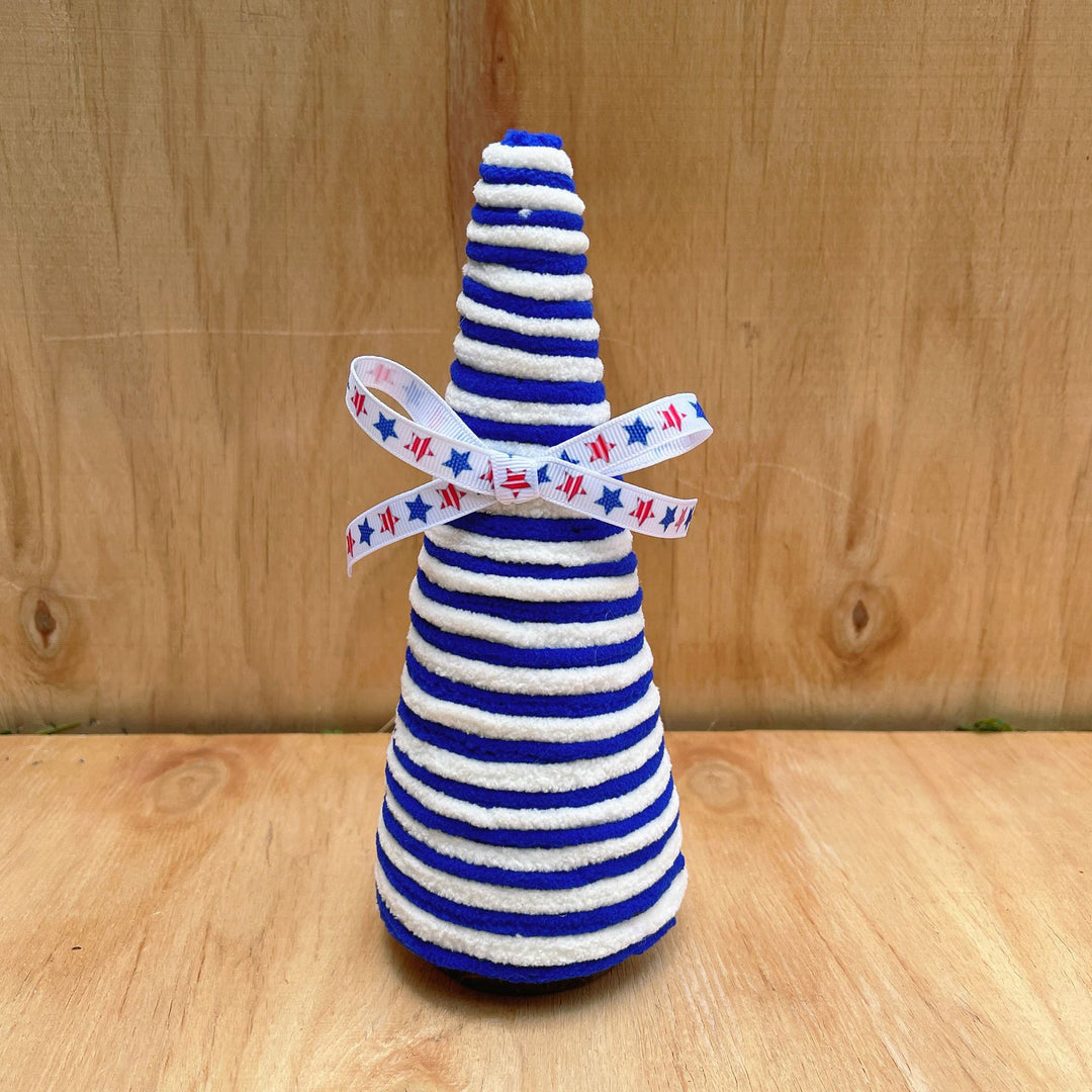 Unisex festive table tree made of knitted fleece with star topper and wooden base Kalsten