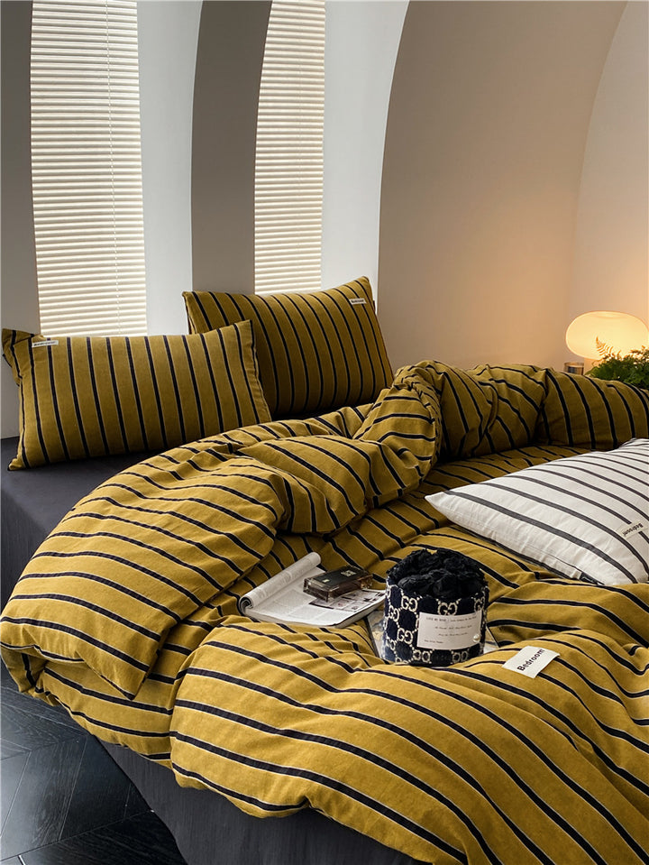 Striped cotton bedding set in percale quality with light quilting