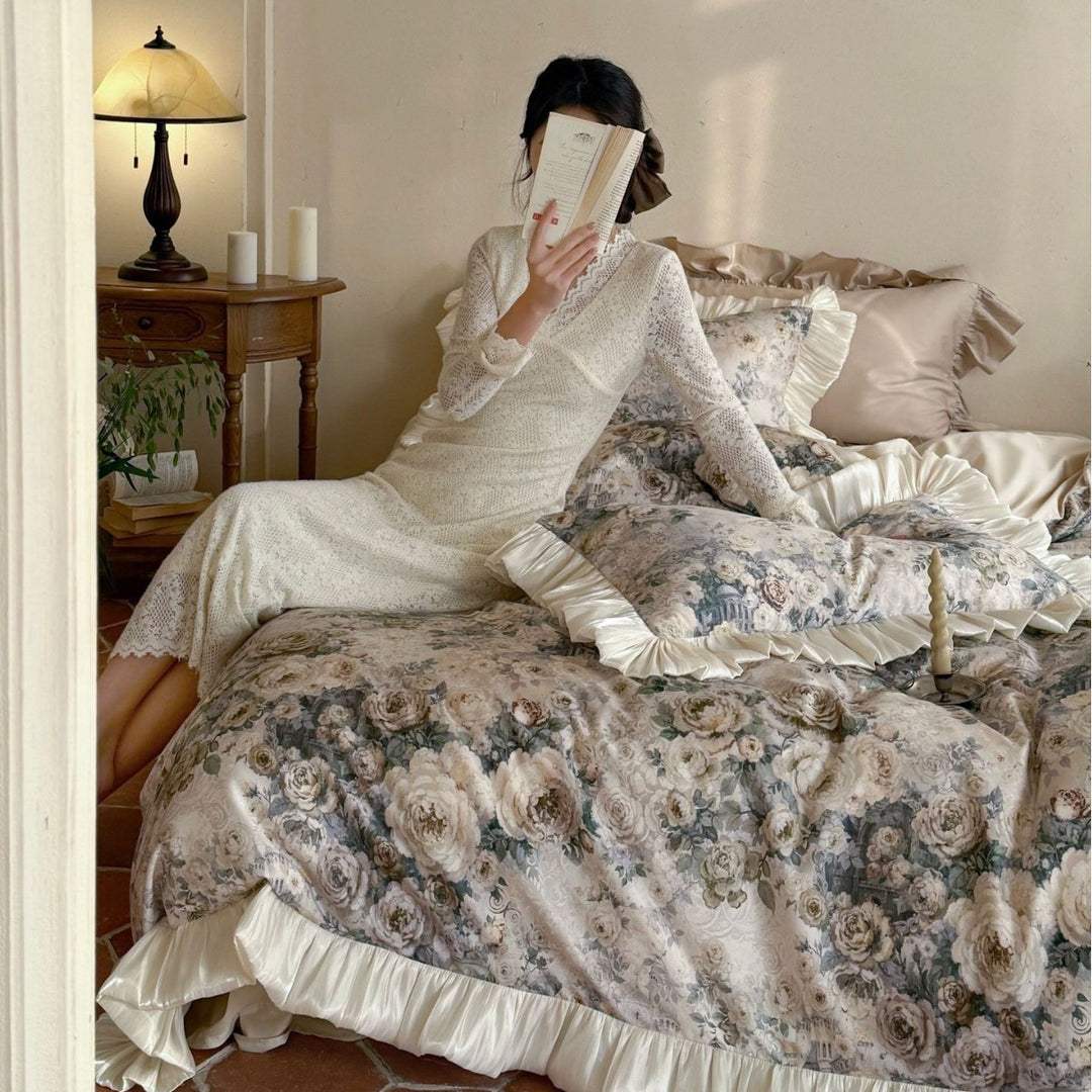 Shabby-Chic Duvet set with relief woven rose jacquard and satin ruffles