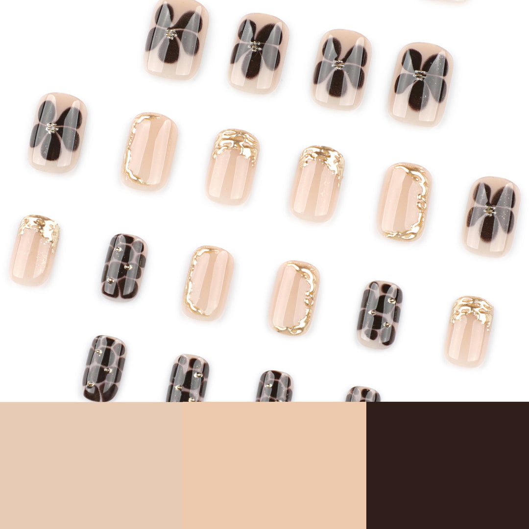 Artistic Nail Art with Elegant Golden Accents Kalsten