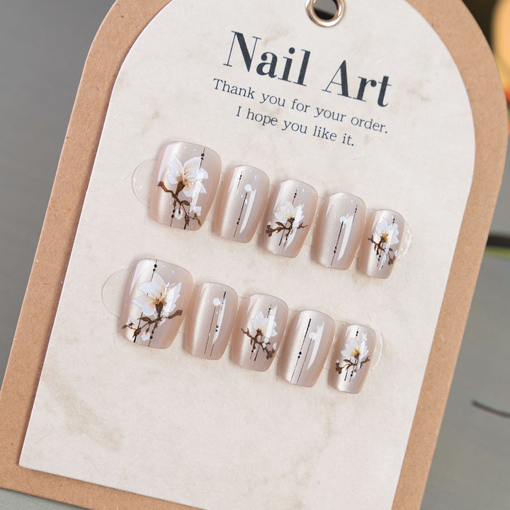 Elegant Floral Design Press-On Nail Set