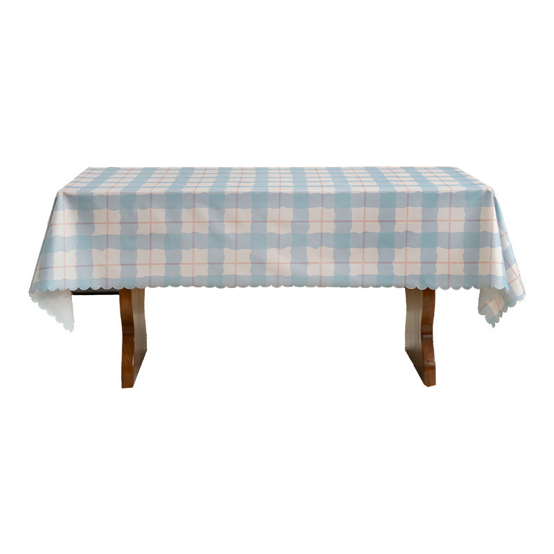 Washable checkered tablecloth with curved hem and water-repellent coating