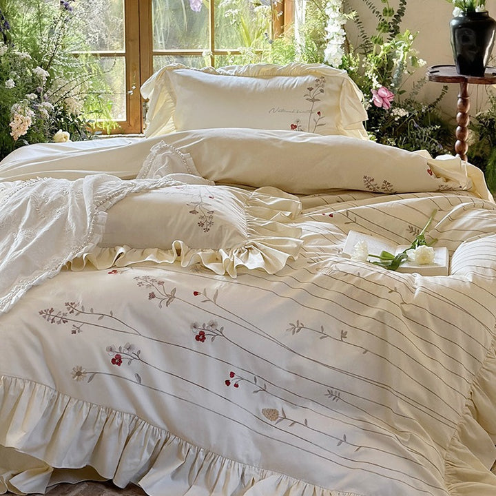 Cotton-linen bed set with embroidered meadow motif & ruffled bed skirt