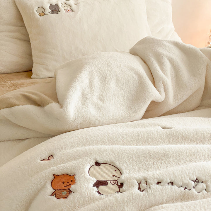 Fluffy bedding set with embroidered cartoon animals and Sherpa surface