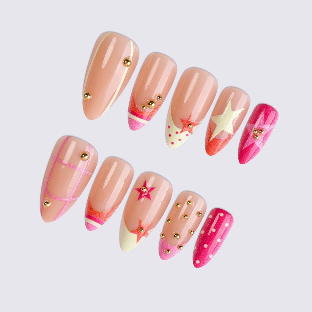 Glamorous artificial nails with creative design and golden accents Kalsten