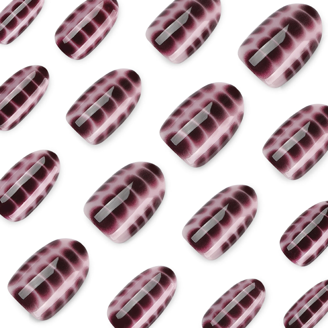 Artful nail art with snake motif Kalsten