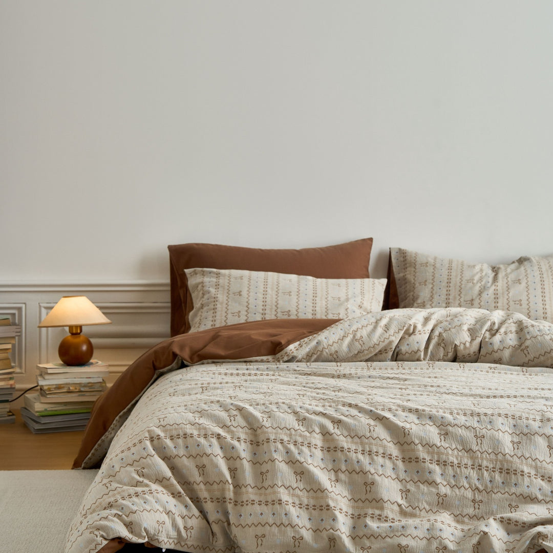 Bedding set made of cotton percale with fine ornamental print