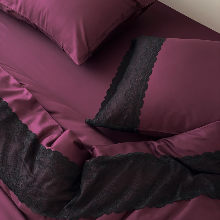 Noble hotel-quality bed linen set with contrasted wave border