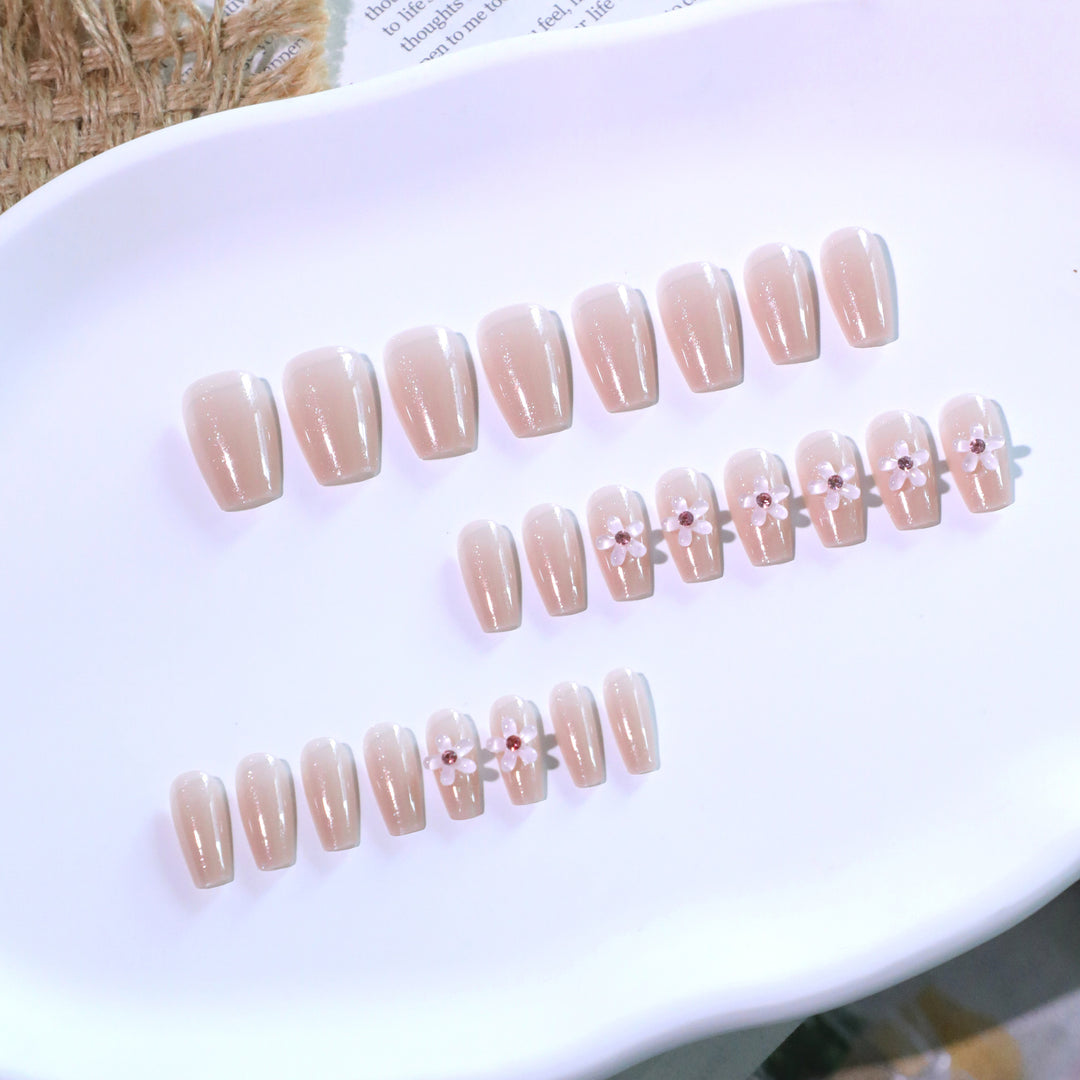 Artful artificial nails with floral accents Kalsten