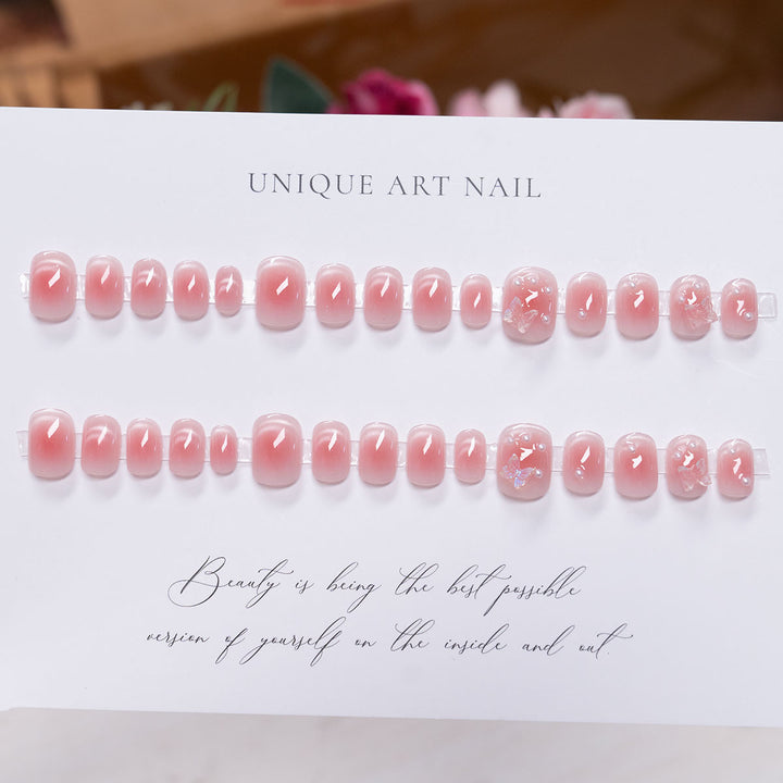 Artistic Press-On Nail Set with Elegant Design