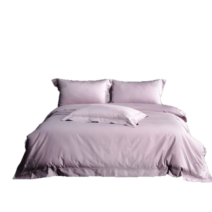 Duvet cover set made of fine cotton satin with subtle corner embroideries