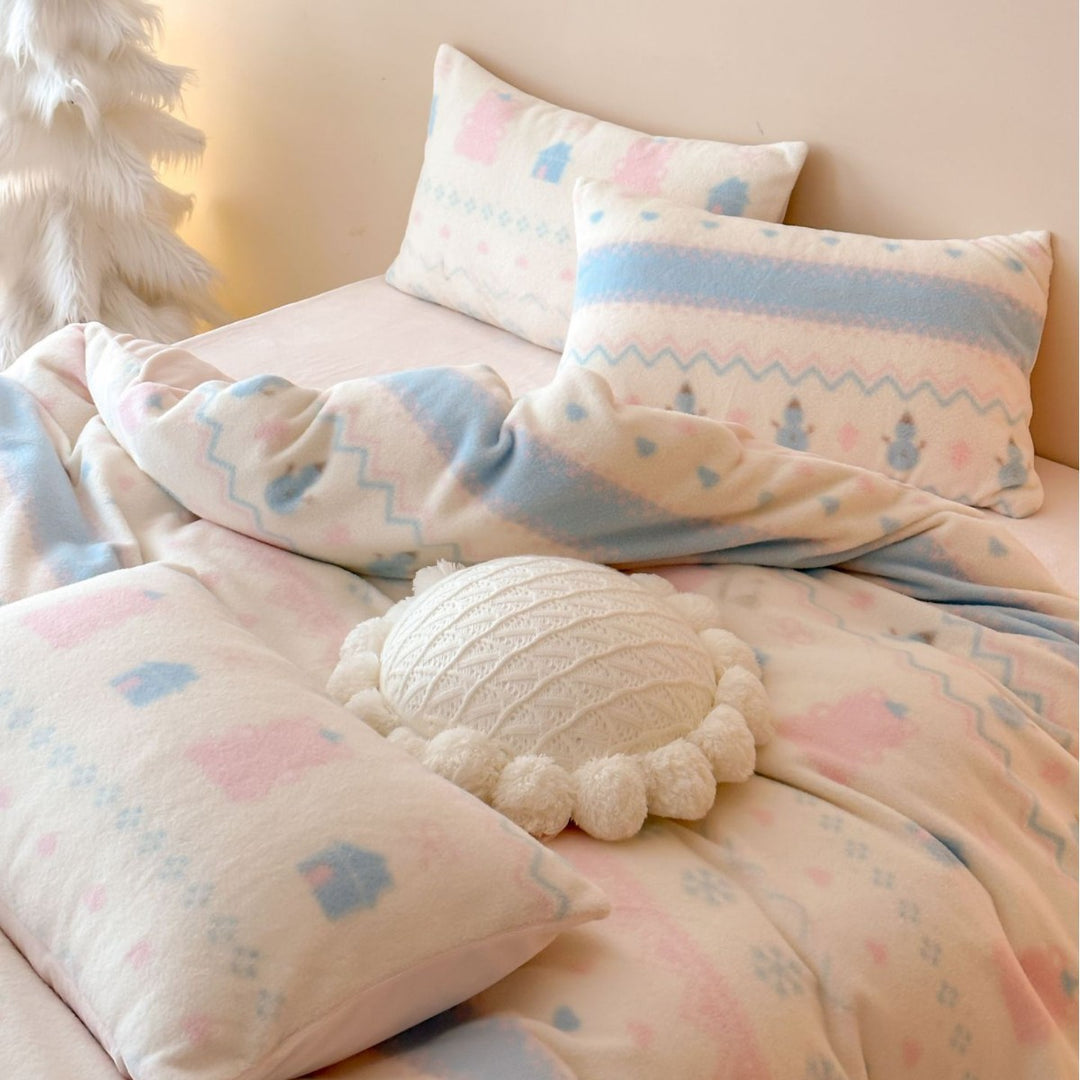 Cozy thermal fleece bedding set with winter motif and reversible side