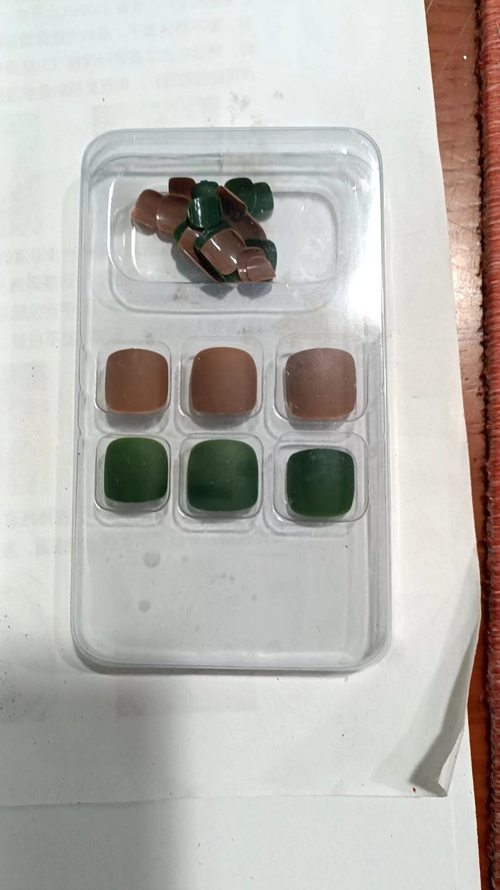 Decorative Press-On Nail Set Kalsten