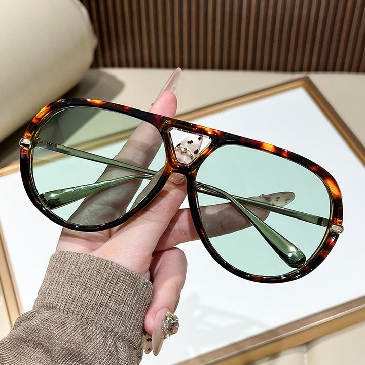 Ladies' sunglasses in an extravagant design with striking lenses Kalsten