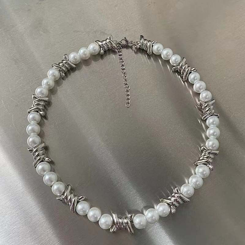 Delicate pearl necklace with filigree design Kalsten