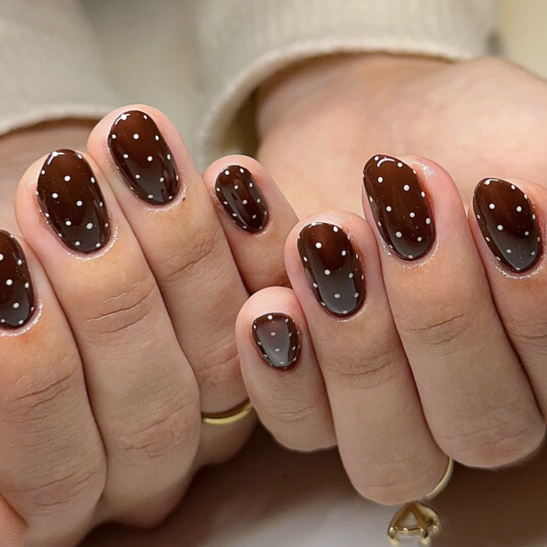 Elegant and modern nail art with polka dots Kalsten