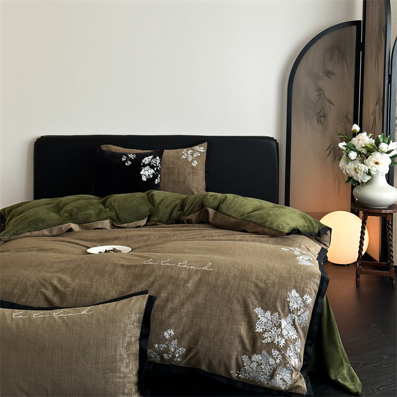 Luxurious embroidered cotton bedding set with pillowcase and reversible function