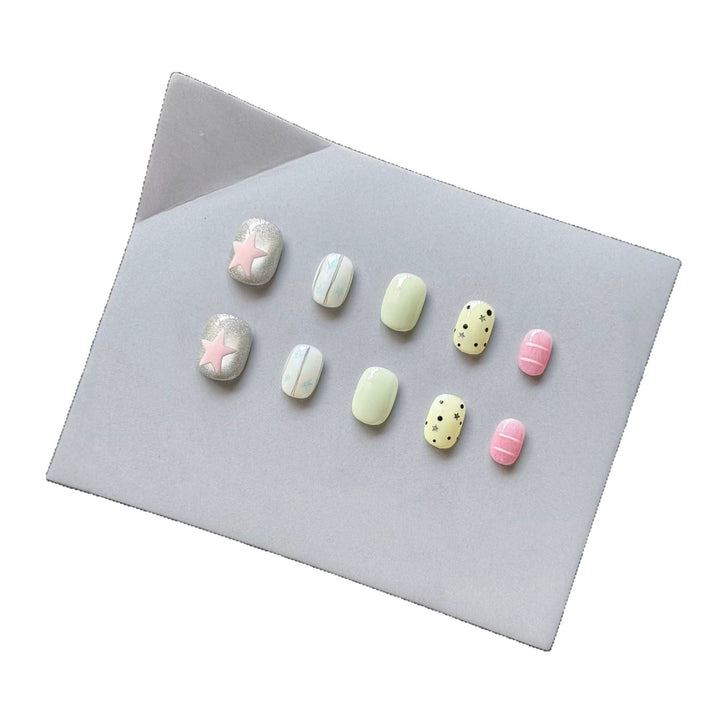 Charming Decorative Press-On Nail Set