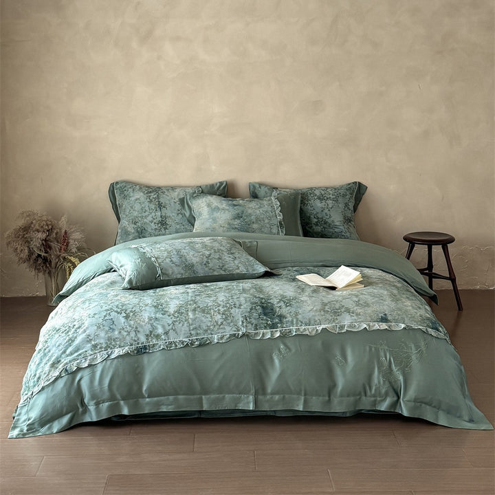 Bedding set with delicate butterfly print and reversible cover