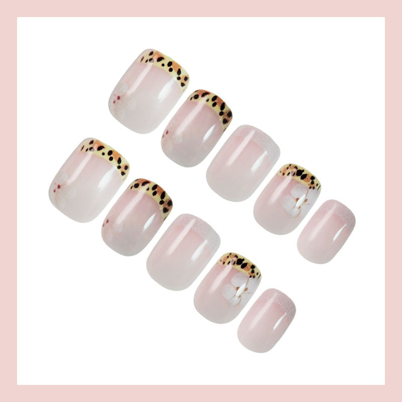 Artificial nail set with elegant French tip and floral accent Kalsten