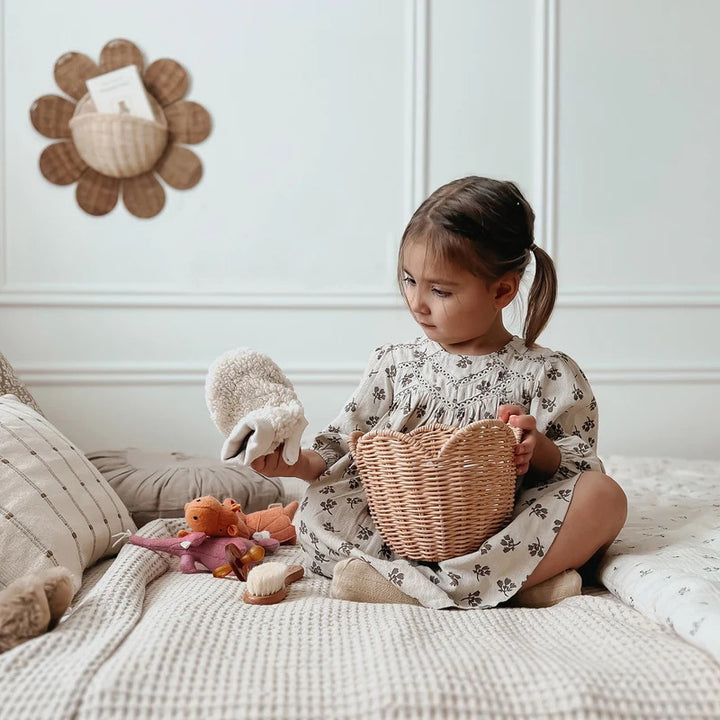Handwoven basket with elegant shape Kalsten