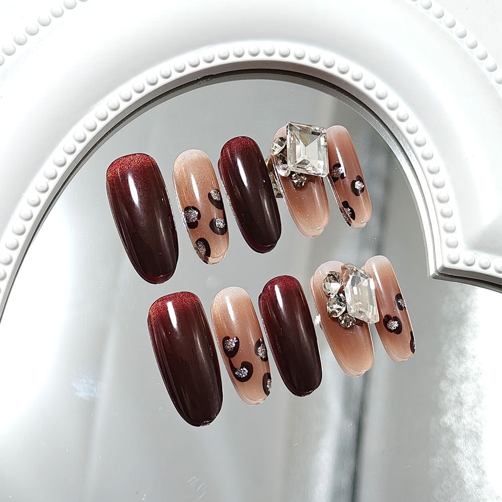 Luxury artificial nails with elegant rhinestone applications Kalsten